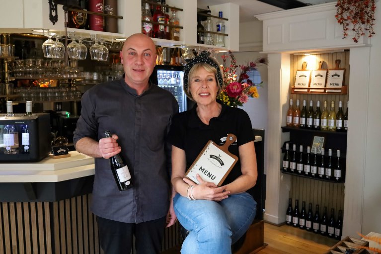 Eigenaren Anita en Pierre van Het Vrolijke Schaap in Oudenbosch